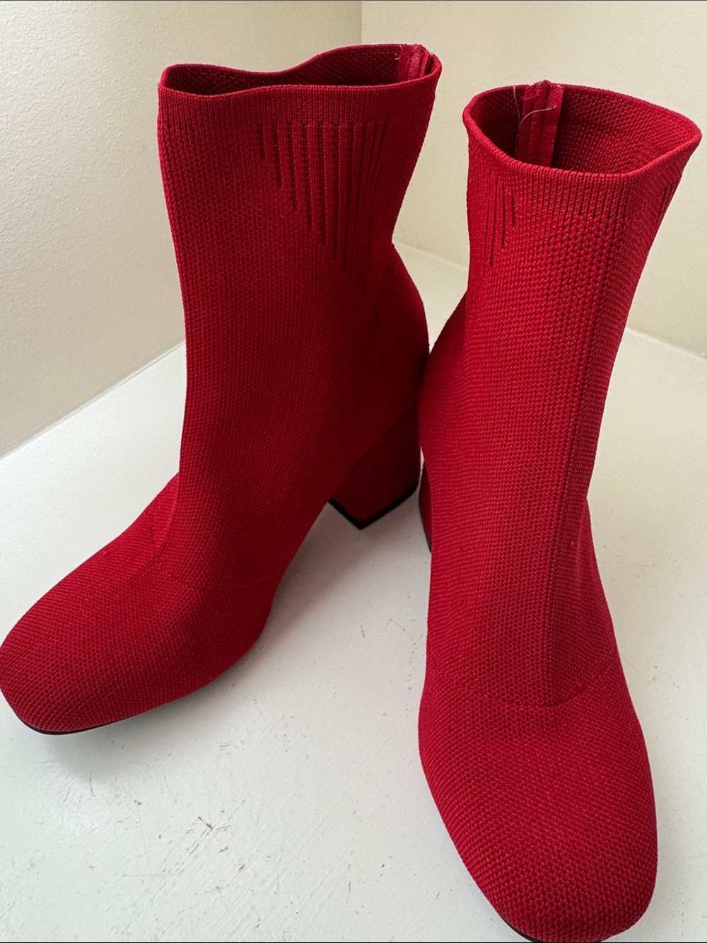 MIA red knit boots with sueded chunky heels. 8.